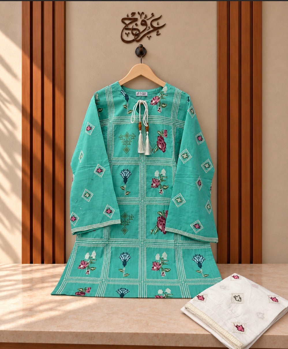 U-761 Check Design 2-Piece With White Trouser