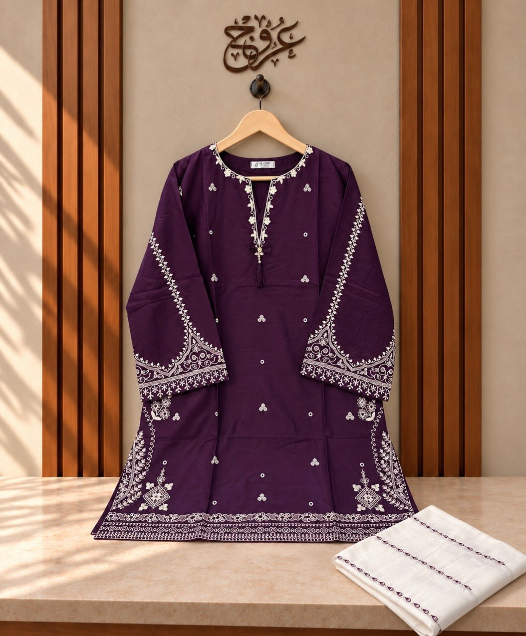 U-762 Fancy Sleeves 2-Piece