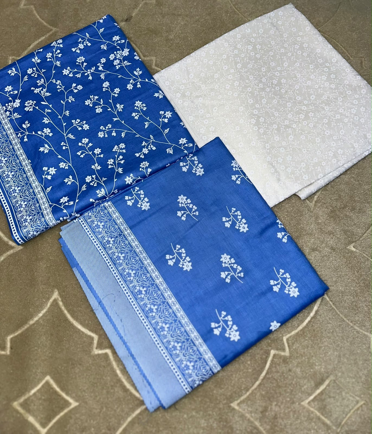 Unstiched 3-Piece Printed Mid Season Lawn Stuff Price