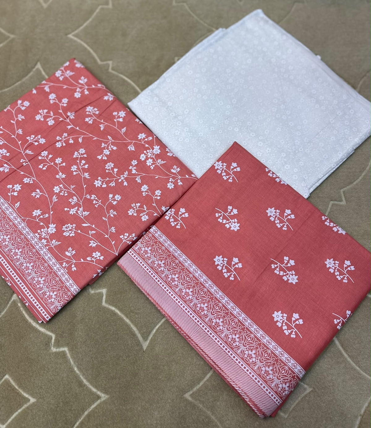 Unstiched 3-Piece Printed Mid Season Lawn Stuff Price