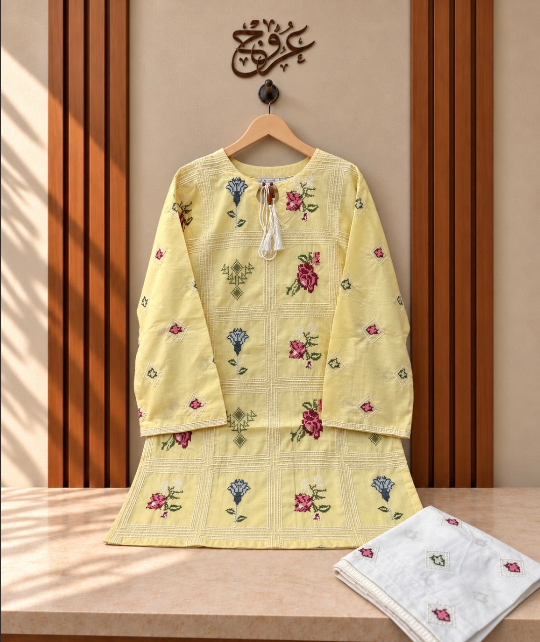 U-761 Check Design 2-Piece With White Trouser