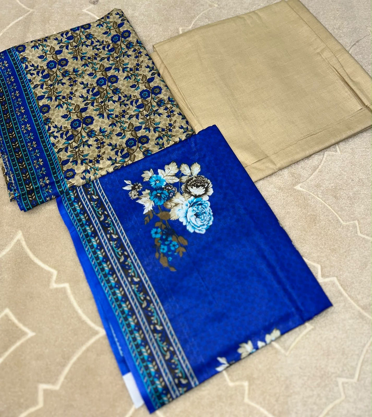 Unstiched 3-Piece Printed Mid Season Lawn Stuff Price